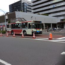 西日本車体工業製のバス。日野三菱などに比べてずっと使いやすい