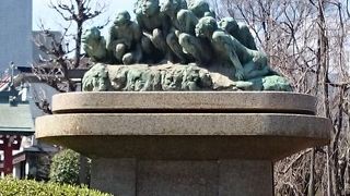 ちょと不思議な彫刻