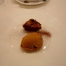 デザートは３種類が出ました　アイスクリーム美味しかった！