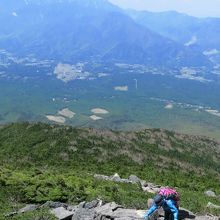 山頂直下の岩場