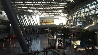 出国審査を越えると何もありません