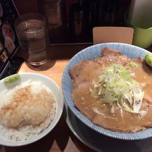 ラーメンと、とろろ掛けごはん