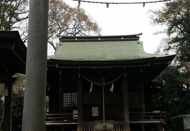 里山にひっそりと建っている神社