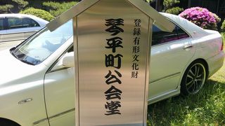 昭和７年に建造された木造日本建築の公会堂