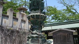 金刀比羅本教総本部の前にある灯篭