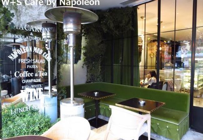 W+S Cafe by Napoleon