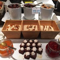 朝食はバラエティに富んでいます