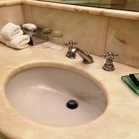 大理石のツクリが日本人には古臭く感じるかもしれません