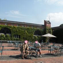 アイビースクエア、一息するのにちょうどいい広場があります。