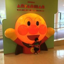 入口手前に大きな方が。