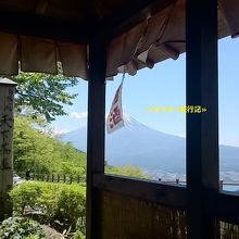 天気が良くて、座席を選べばキレイな富士山が見られます。