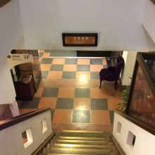 床の石のタイルも当時の最新デザインだった