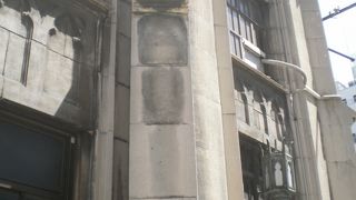 重厚な石造りの教会