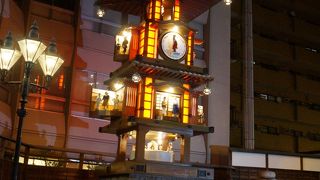 道後温泉駅前にあります