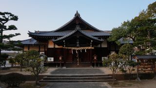 道後温泉本館の全景を見ることが出来ます