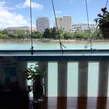 国場川を眺めながら