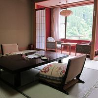 渓流側で明るい部屋