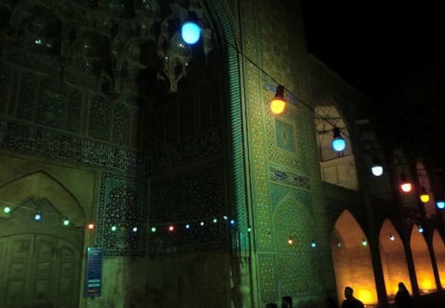 アバッシーホテルの隣