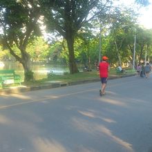 朝夕ランナーで賑わっています