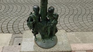 フランス大使館から寄贈されたモニュメント