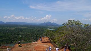 登るのは大変だが