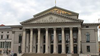バイエルン国立歌劇場という名前で紹介される場合の方が多いかもしれません。