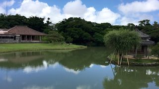 世界遺産ですが空いていて穴場かも。御殿の縁側に腰掛け、庭園をしばらくボーッと眺めていました。