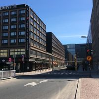 ホテル隣がカンピ駅