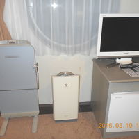 空気清浄器、ズボンプレッサーあり。