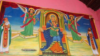 山の上にある愛らしい教会