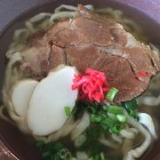 木灰そば(650円)は確かに縮れの手打ち麺で旨い