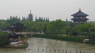 運河沿いの寺