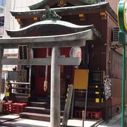　日本橋七福神の一つ。商売繁昌、 家族繁栄、火防の守護神