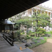 洋館とつながった和館で　お茶をいただけます