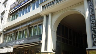 ウィンドウショッピングが楽しいパッサージュ