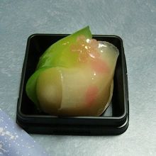 これも4月で、別のデザインの桜。