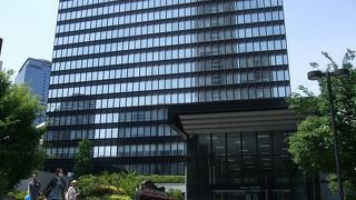 吹き抜けの地下1階は落ち着く空間です