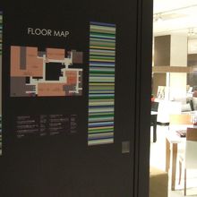 落ち着いて見て回れる大型のショールームです。