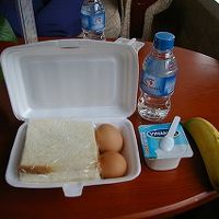 朝食前のチェックアウトのため、お弁当を用意してくれてました。