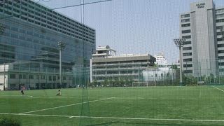 羨ましくなる立派な運動場です