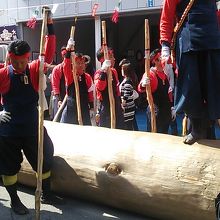 秋宮二の御柱