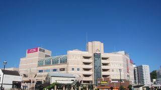 大きなショッピングモールです