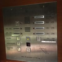 エレベーター;ルームキーを入れないと動きません