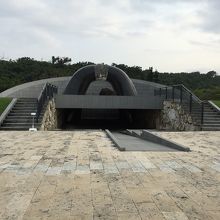 平和のモニュメント。