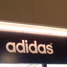 お手頃価格のシューズもあります