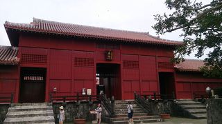 正殿前へ入るの最後の門