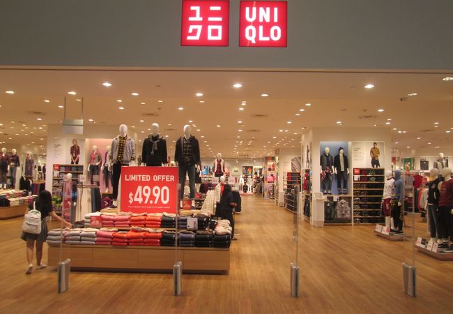 UNIQLO Singapore Store staff  FAST RETAILING CAREER OPPORTUNITIES