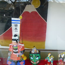 外からの展示品を撮影しています