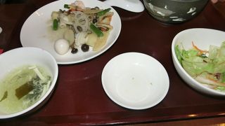 安価な中華ダイニング　餃子屋台 です。