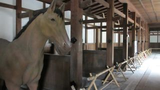 重要文化財の馬屋です